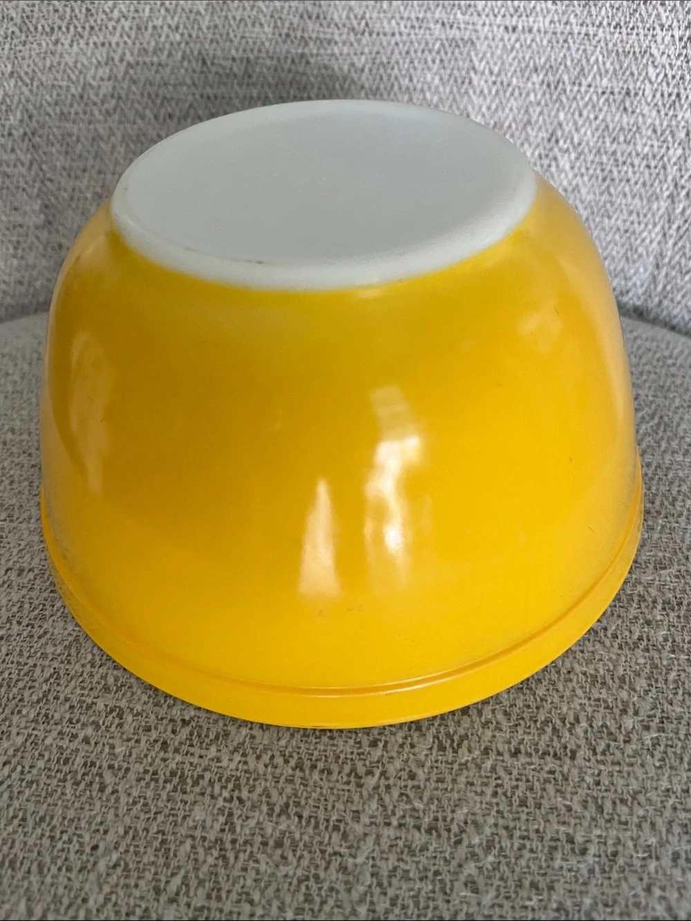 Pyrex vintage yellow nesting bowl number 402 1.5 QT like new